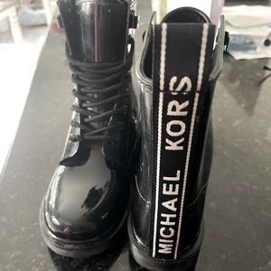 MICHAEL Michael Kors Tavie Rain-bootie Size 9